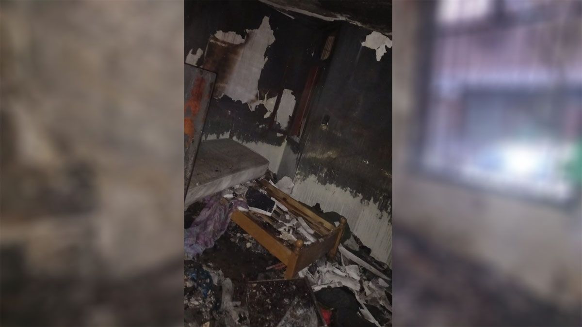 El hombre de 32 años que estaba en el lugar indicó que su hermano estaba de viaje y él se había quedado a cuidar la casa.