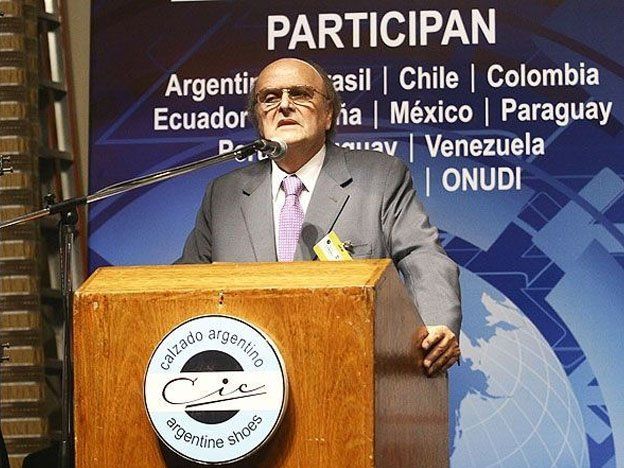 Siguieron los cruces entre la CGT y la UIA por el salario mínimo