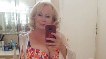 Tiene 70 años y es furor en Onlyfans: 