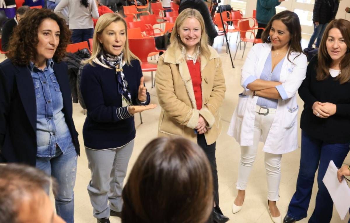 La vicegobernadora Hebe Casado (centro) participó del lanzamiento del Comité de Ética de la Investigación en Salud.