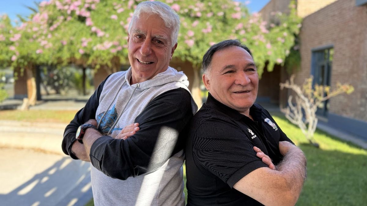 El Gallego Esteban Soto y Roberto Cuta Morán, jugaron el último clásico entre Independiente Rivadavia y Gimnasia y Esgrima en 1982, en los torneos Nacionales.