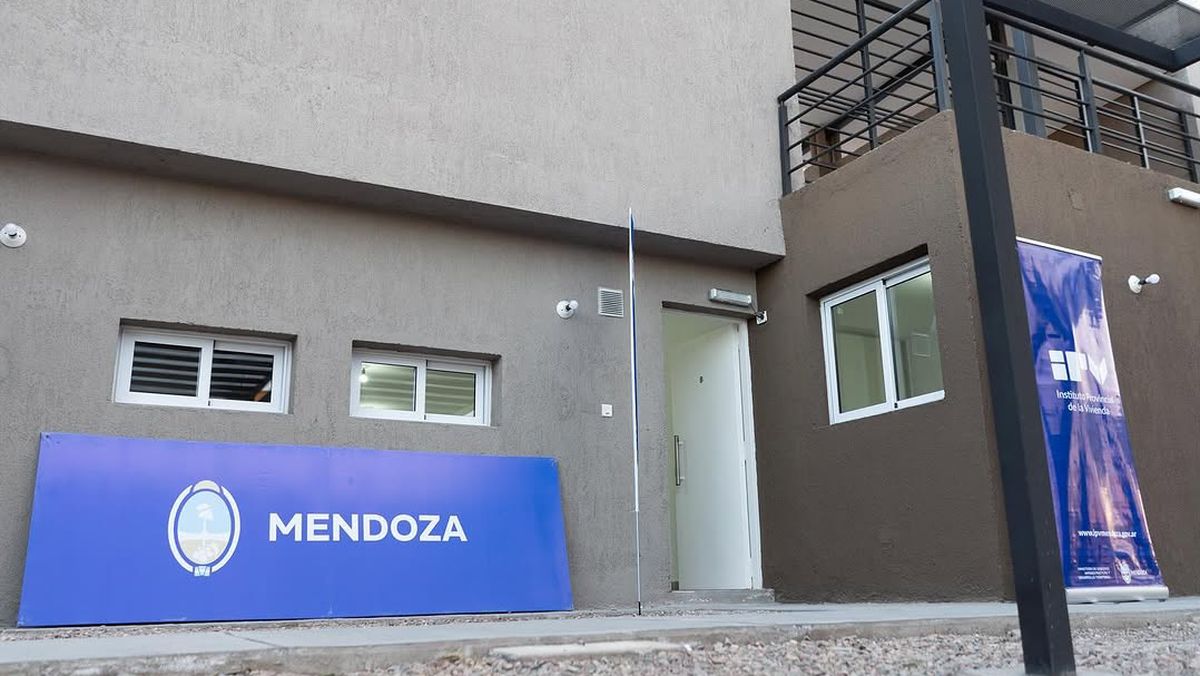 Viviendas construidas con programas del IPV. Viviendas construidas con programas del IPV.