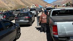 Cuatro horas de demora para cruzar a Chile por el Paso Cristo Redentor.