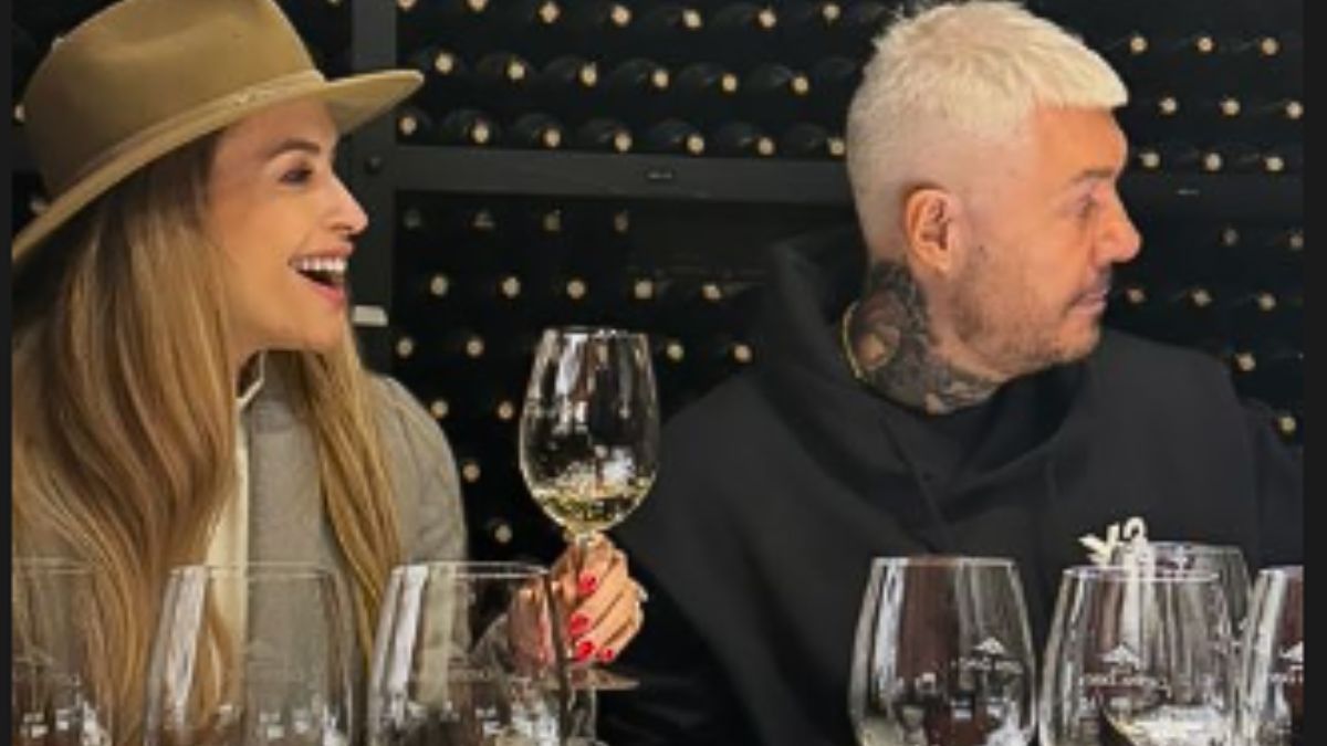 Marcelo Tinelli y su novia Milett Figueroa aprendieron sobre el mundo del vino, de la mano de Alejandro Vigil. Marcelo Tinelli y su novia Milett Figueroa aprendieron sobre el mundo del vino, de la mano de Alejandro Vigil.
