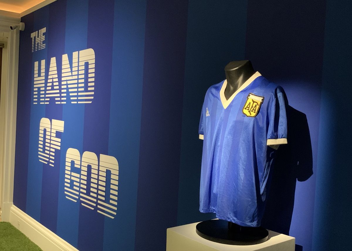 La camiseta con la que Diego hizo los dos goles más famosos de su carrera
