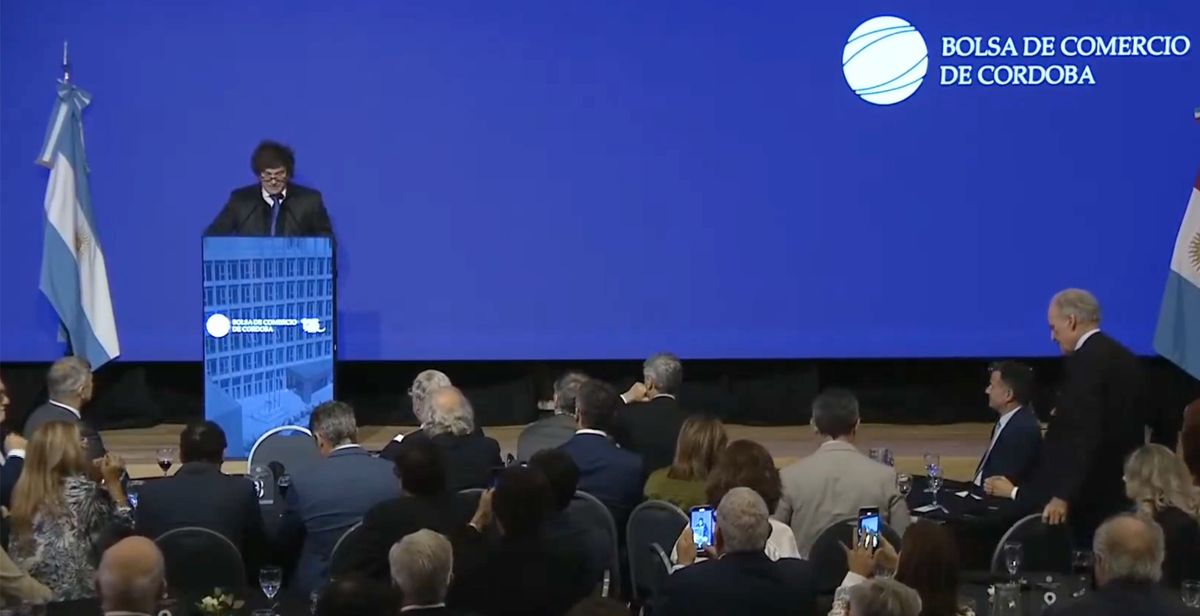 Javier Milei brindó un discurso centrado en la economía en la Bolsa de Comercio de Córdoba. Javier Milei brindó un discurso centrado en la economía en la Bolsa de Comercio de Córdoba.