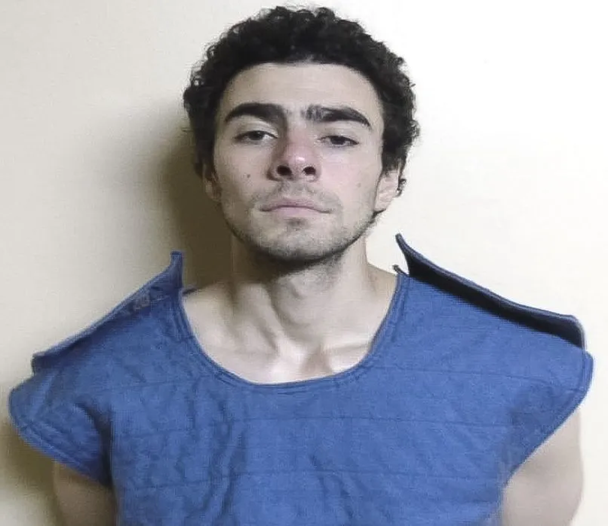 El Departamento de Correccionales de Pensilvania mostr&oacute; una foto del arresto de Luigi Mangione, sospechado y ahora acusado de estar relacionado con el asesinato del director ejecutivo de UnitedHealthCare, Brian Thompson. Cr&eacute;dito: EFE/Departamento de Correccionales de Pensilvania.