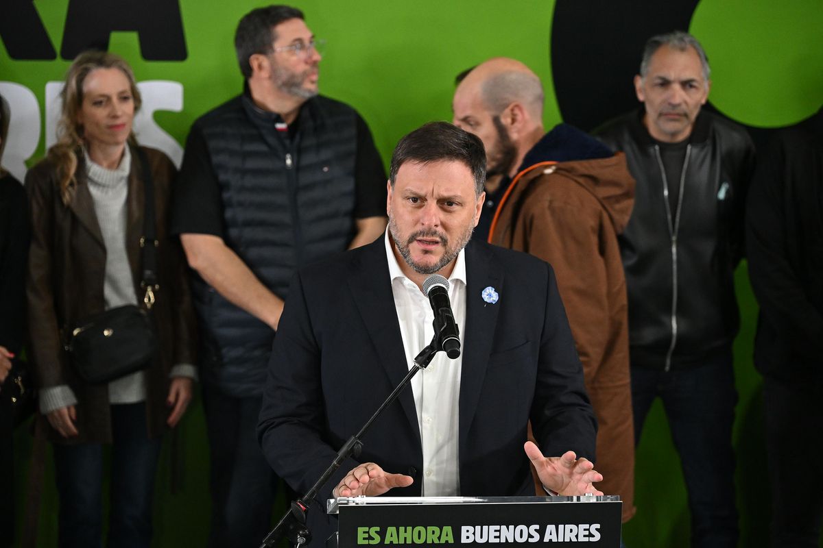 El candidato del peronismo en la Ciudad, Leandro Santoro, quedó en segundo lugar detrás del libertario Manuel Adorni. El candidato del peronismo en la Ciudad, Leandro Santoro, quedó en segundo lugar detrás del libertario Manuel Adorni.