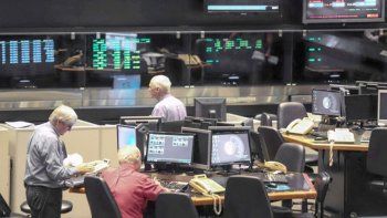 Acciones y bonos extendieron la racha alcista y el riesgo país cayó al punto más bajo en 9 meses Acciones y bonos extendieron la racha alcista y el riesgo país cayó al punto más bajo en 9 meses