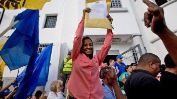 Lucha de poderes entre chavistas y opositores en Venezuela