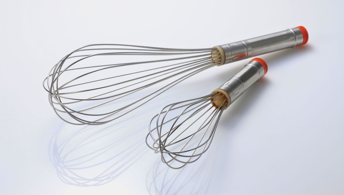 El batidor retira toda la pulpa del kiwi de manera uniforme El batidor retira toda la pulpa del kiwi de manera uniforme 