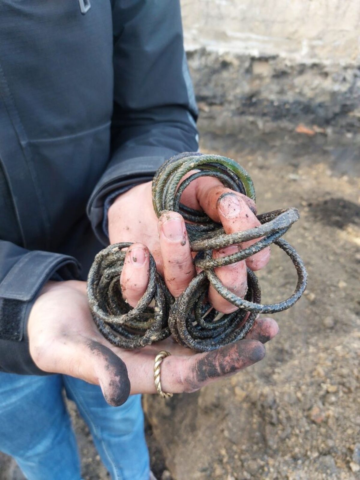 Descubrimiento de un tesoro paraliza a Ucrania: lo componen artefactos invaluables