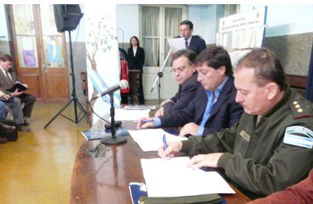 Luján firmó un convenio con Gendarmería Nacional para controles de seguridad vial