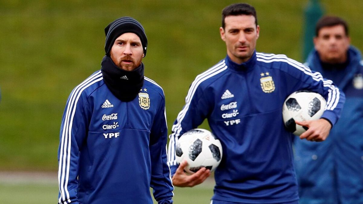 Scaloni se preocupa por la lesión de Messi.