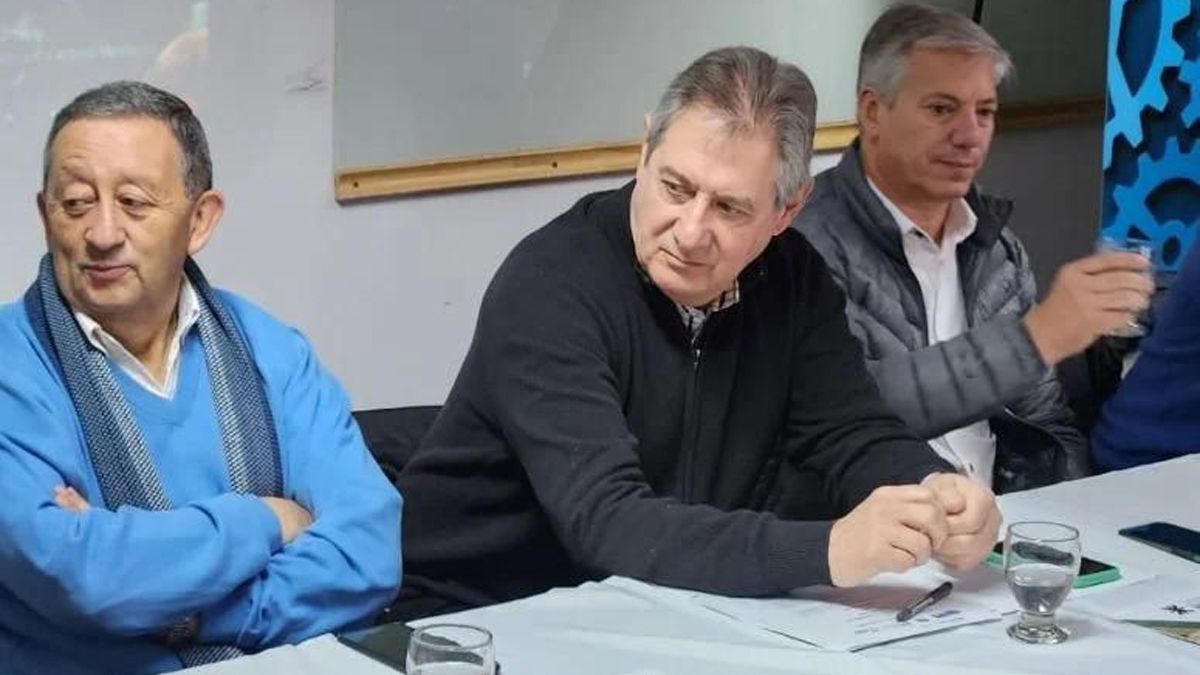 Los intendetes del sur mendocnos preocupados por la avanzada de La Pampa sobre el río Atuel. Celso Jaque