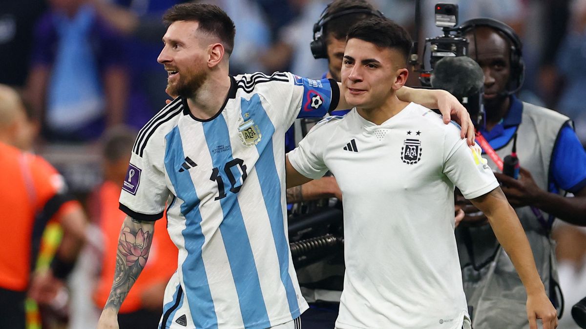 Lionel Messi y Thiago Almada