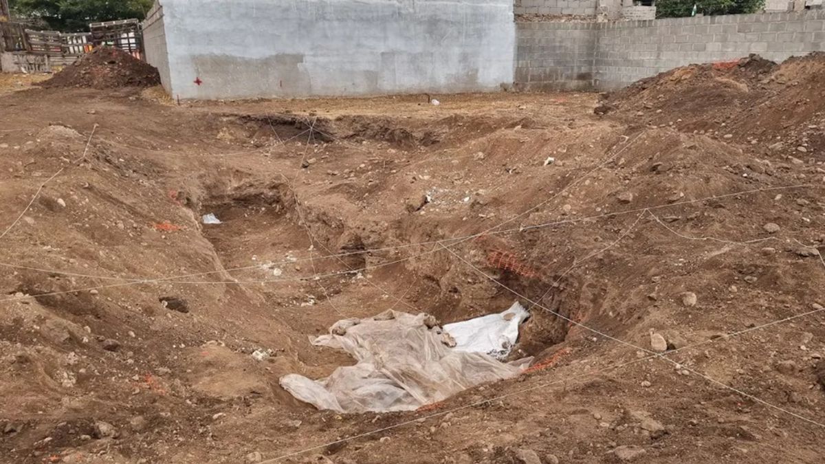 Los restos óseos de 20 cadáveres fueron hallados en un terreno donde se realizaban trabajos de urbanización Los restos óseos de 20 cadáveres fueron hallados en un terreno donde se realizaban trabajos de urbanización