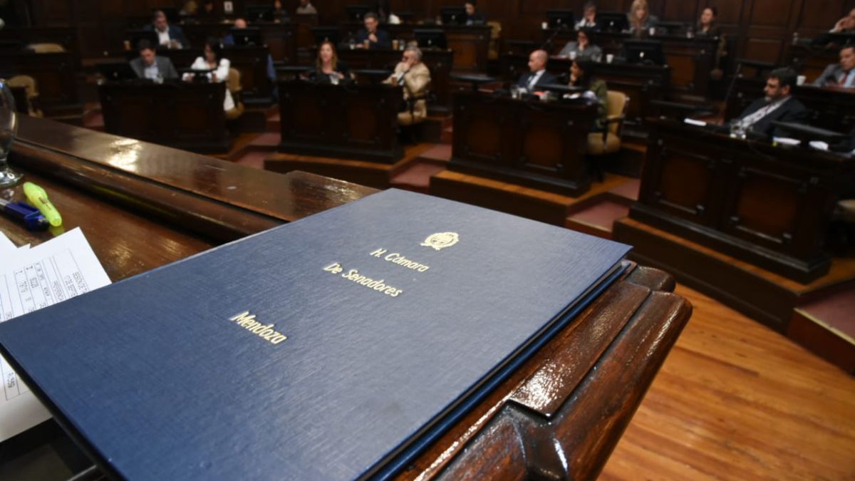 Un empleado de la Legislatura con un cargo interino de mayor jerarquía deberá volver a su puesto de planta permanente