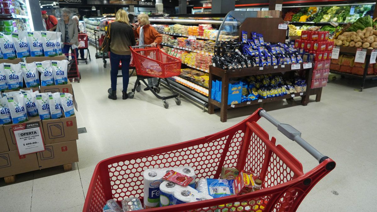 Llenar el carrito en el supermercado sigue siendo una tarea casi imposible. La inflación de junio en Mendoza fue del 6,3%.