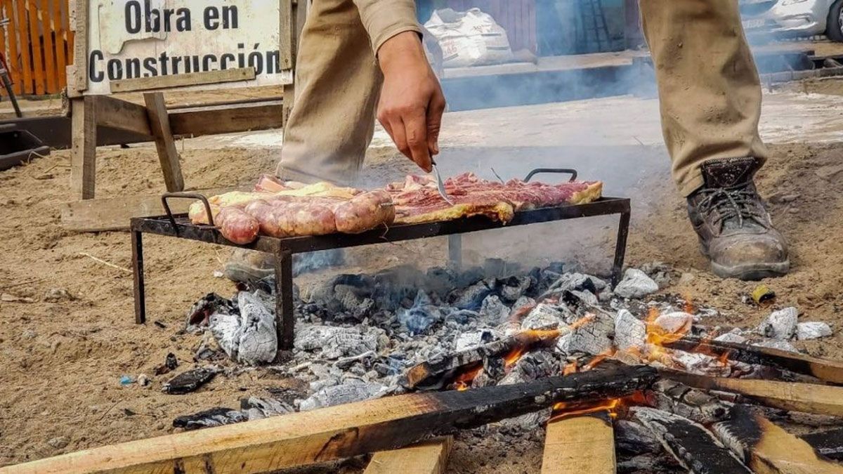 El asado de obra tiene una carne sabrosísima.