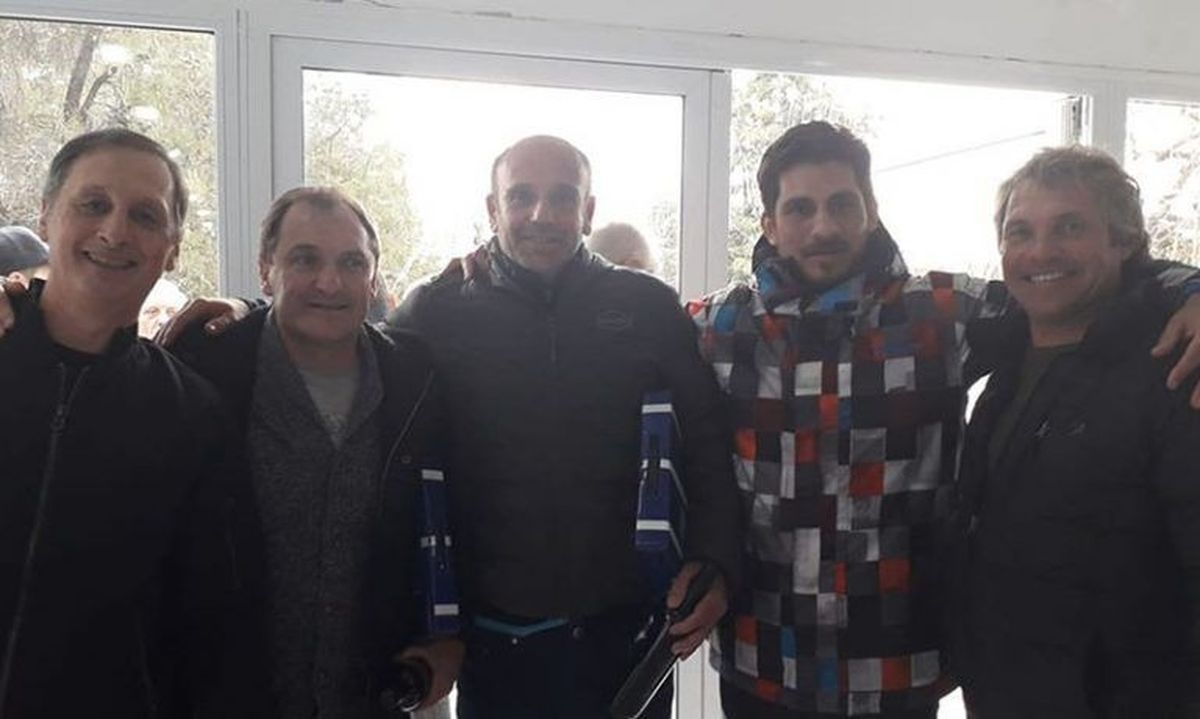 Javier Franco, Rubén y Osvaldo Almeida, Pablo Cuello y Manuel Villalobos, jugadores dirigidos por Alberto Garro. Javier Franco, Rubén y Osvaldo Almeida, Pablo Cuello y Manuel Villalobos, jugadores dirigidos por Alberto Garro.