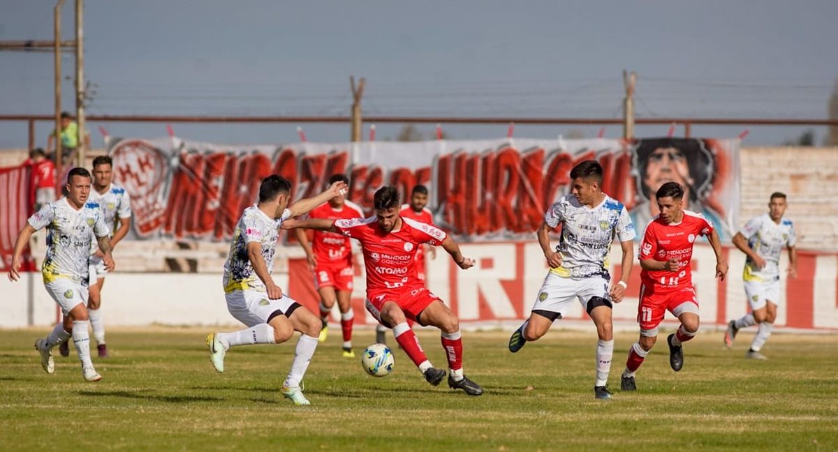 Javier Peñaloza es la carta ganadora que tiene Huracán Las Heras. Javier Peñaloza es la carta ganadora que tiene Huracán Las Heras.