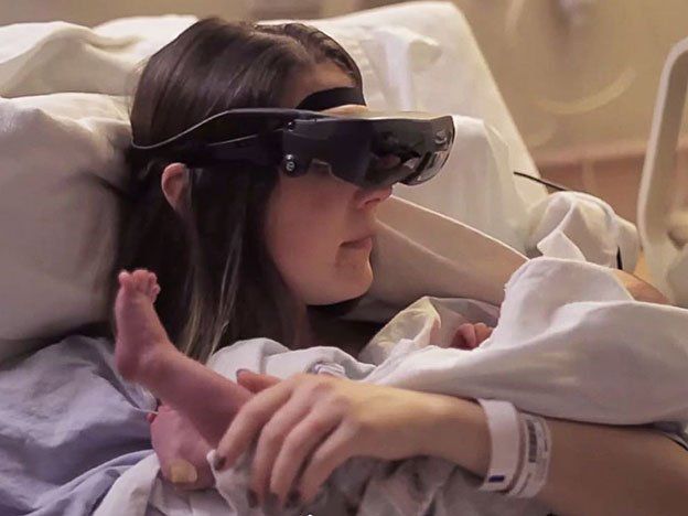 Una madre ciega ve a su bebé por primera vez