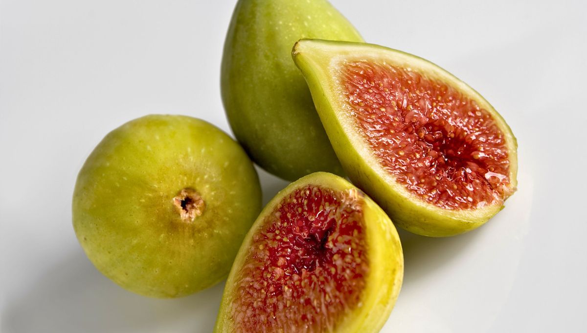 Una planta popular que brinda dos frutos diferentes al año. Una planta popular que brinda dos frutos diferentes al año. 