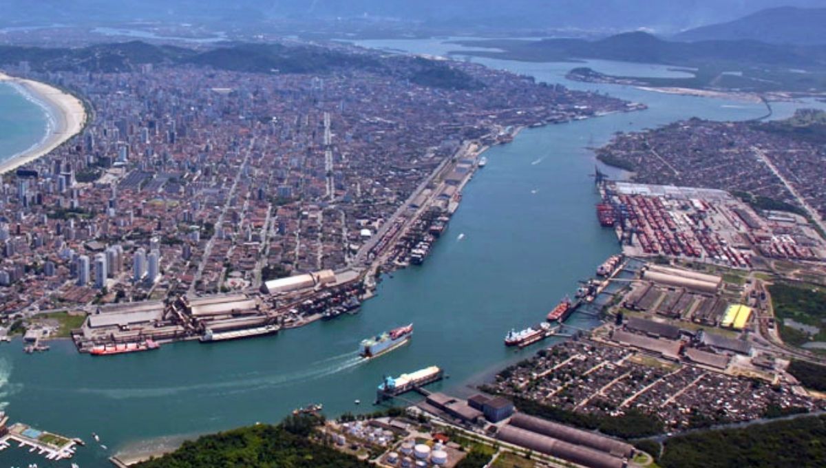 El Puerto de Santos: un motor de comercio marítimo que impulsa la economía de América del Sur y fortalece la conectividad global en el planeta Tierra. El Puerto de Santos: un motor de comercio marítimo que impulsa la economía de América del Sur y fortalece la conectividad global en el planeta Tierra.