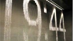 Video Un novedoso cartel que proyecta la hora y diferentes dibujos en Osaka, Japon