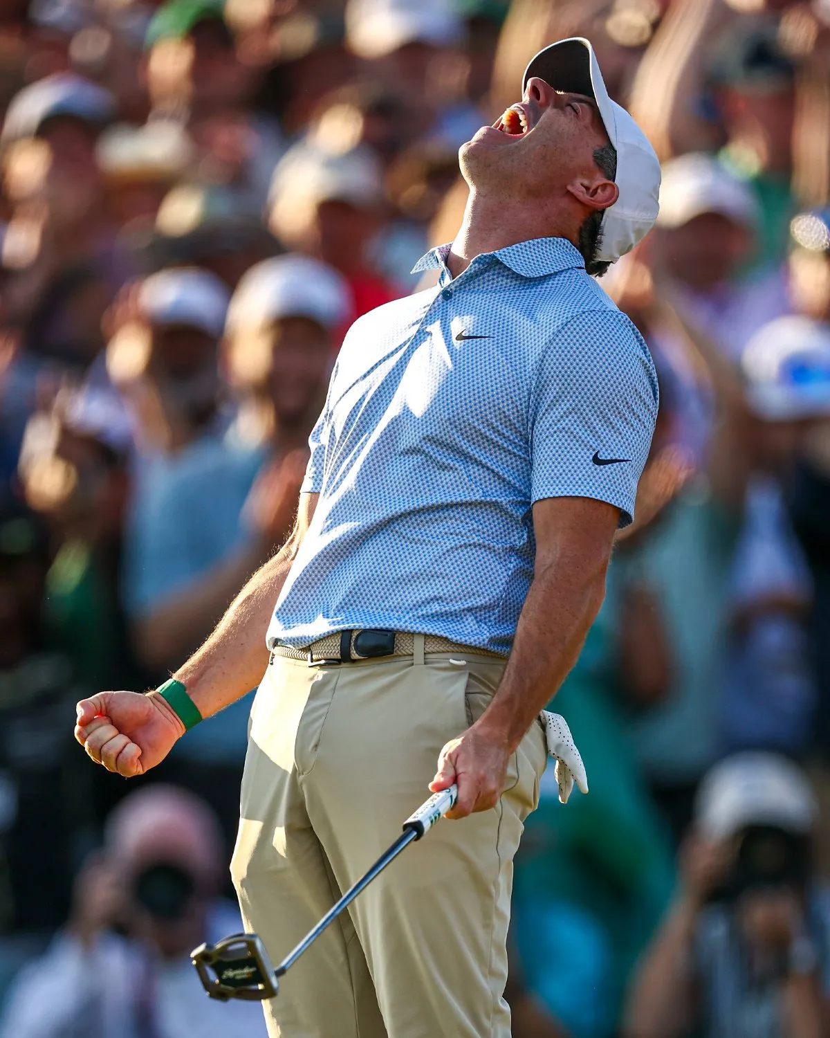 Rory McIlroy es el campeón del Masters de Augusta por segunda vez consecutiva.