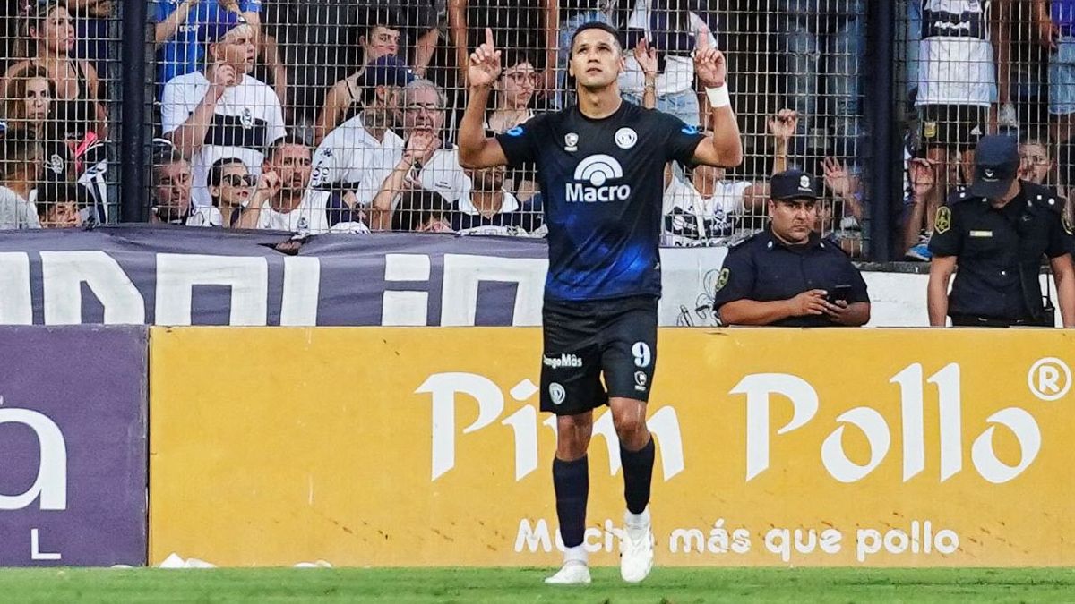 El paraguayo Alex Arce viene de convertir su primer gol en primera en Independiente Rivadavia, fue ante Gimnasia y Esgrima en La Plata. El paraguayo Alex Arce viene de convertir su primer gol en primera en Independiente Rivadavia, fue ante Gimnasia y Esgrima en La Plata.