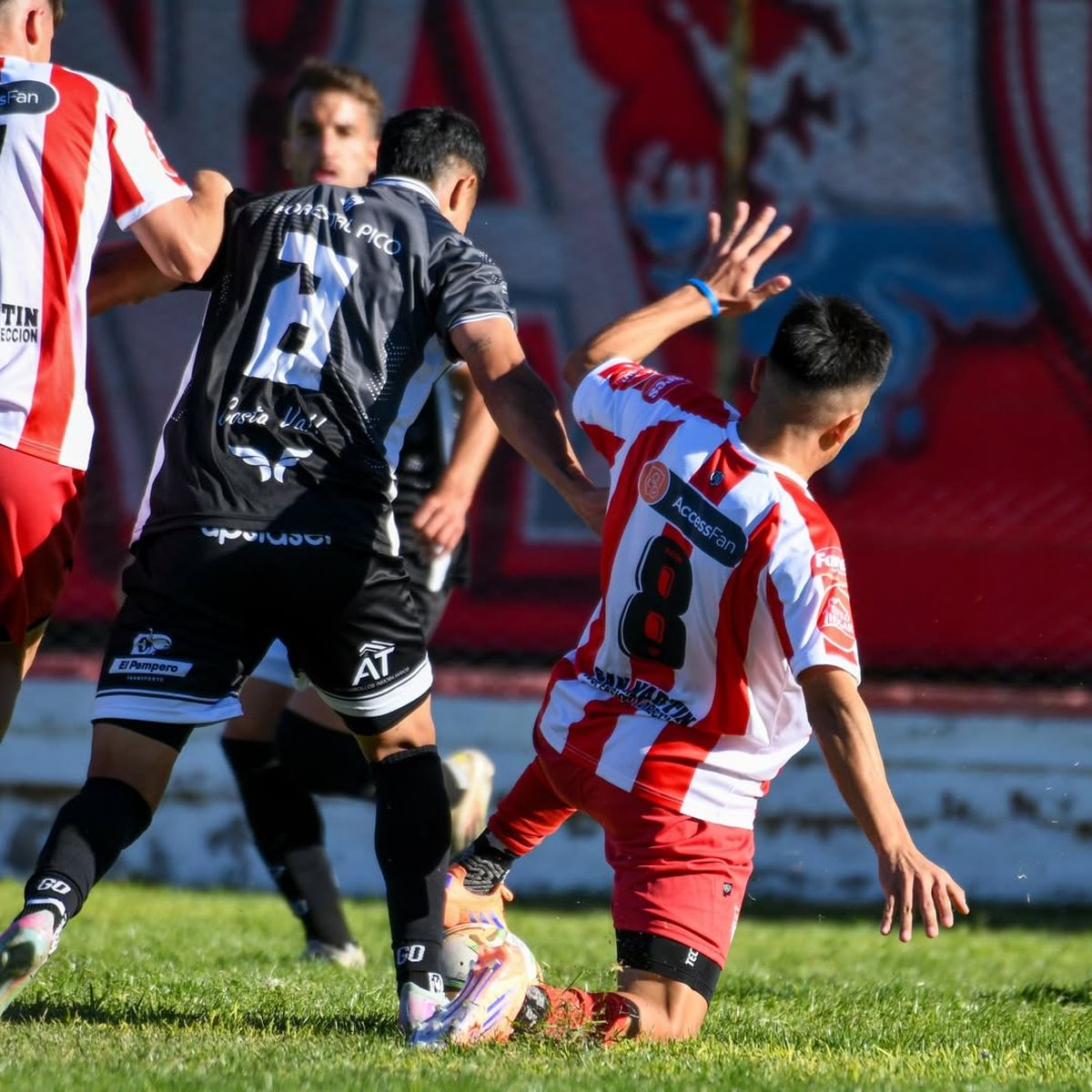 El León se encuentra penúltimo en la tabla de posiciones. El León se encuentra penúltimo en la tabla de posiciones.