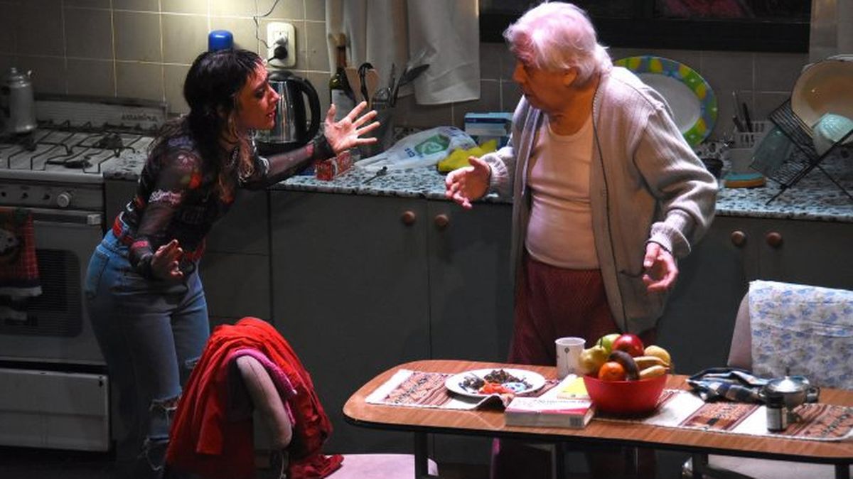 Adentro está lloviendo y seguirá toda la noche. Sábado y domingo en el Le Parc.