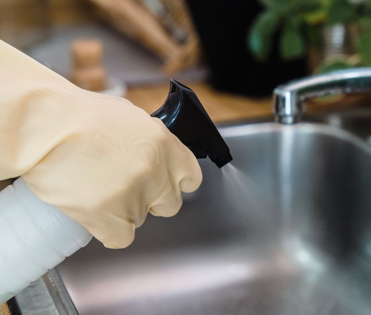 Paso a paso para hacer un limpiador casero fácil y con ingredientes de cocina. Paso a paso para hacer un limpiador casero fácil y con ingredientes de cocina.