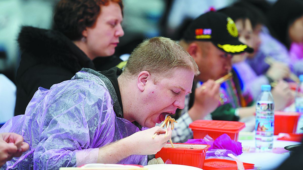 El luosifen también atraen a entendidos extranjeros. En la primera mitad de este año, la Aduana de Liuzhou registró alrededor de 7,5 millones de yuanes de exportaciones. LI HANCHI / PARA CHINA DAILY &nbsp;