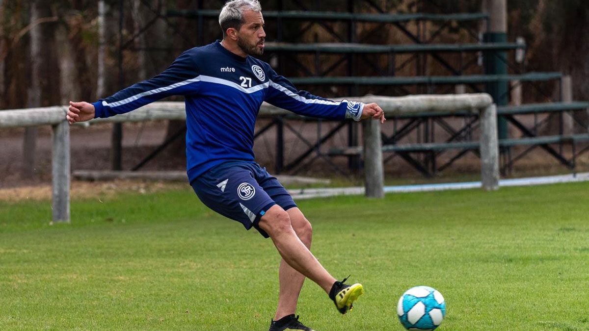 El delantero Juan Amieva. Foto: gentileza Prensa Independiente Rivadavia.