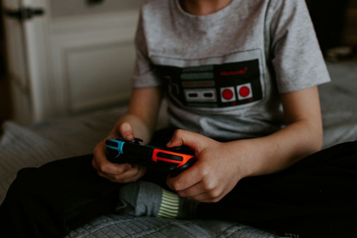 Videojuegos en las aulas: estudios revelan que los chicos jugando aprenden mejor