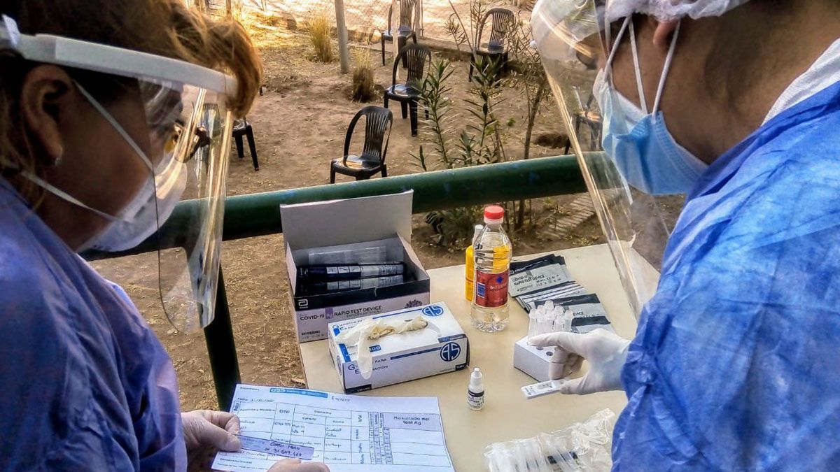 Coronavirus en Argentina: se registraron 9.745 nuevos casos y más de 200 muertos.