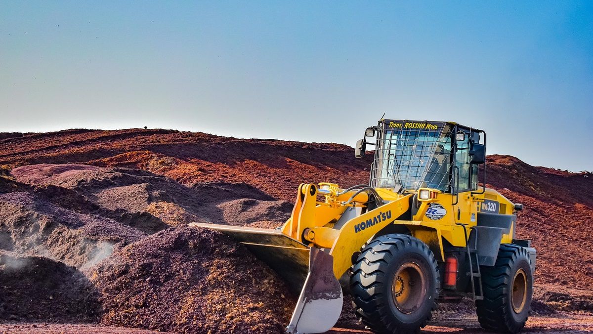 Dervinsa convierte a través del compostaje, los residuos orgánicos en abono que utilizan las mismas bodegas para sus viñedos. Dervinsa convierte a través del compostaje, los residuos orgánicos en abono que utilizan las mismas bodegas para sus viñedos.