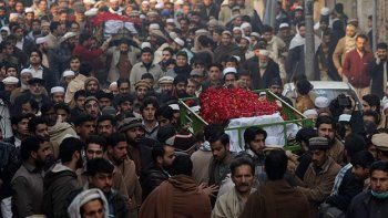 Masacre en una escuela de Pakistan dejó como saldo 148 muertos