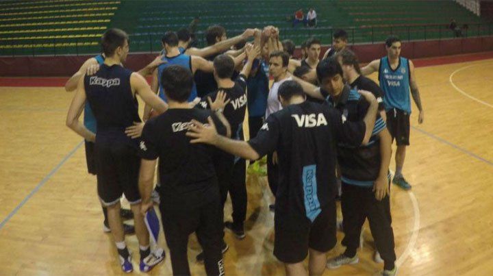 Argentina aplastó a Uruguay en el debut del Sudamericano