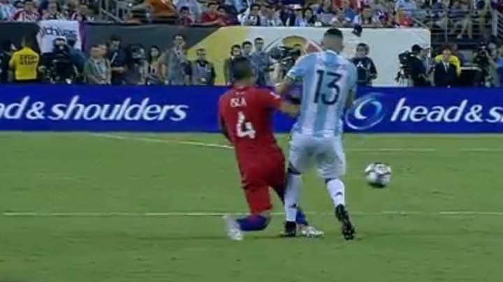 Gracias al pésimo arbitraje de Lopes, la plancha de Funes Mori pasó despercibida
