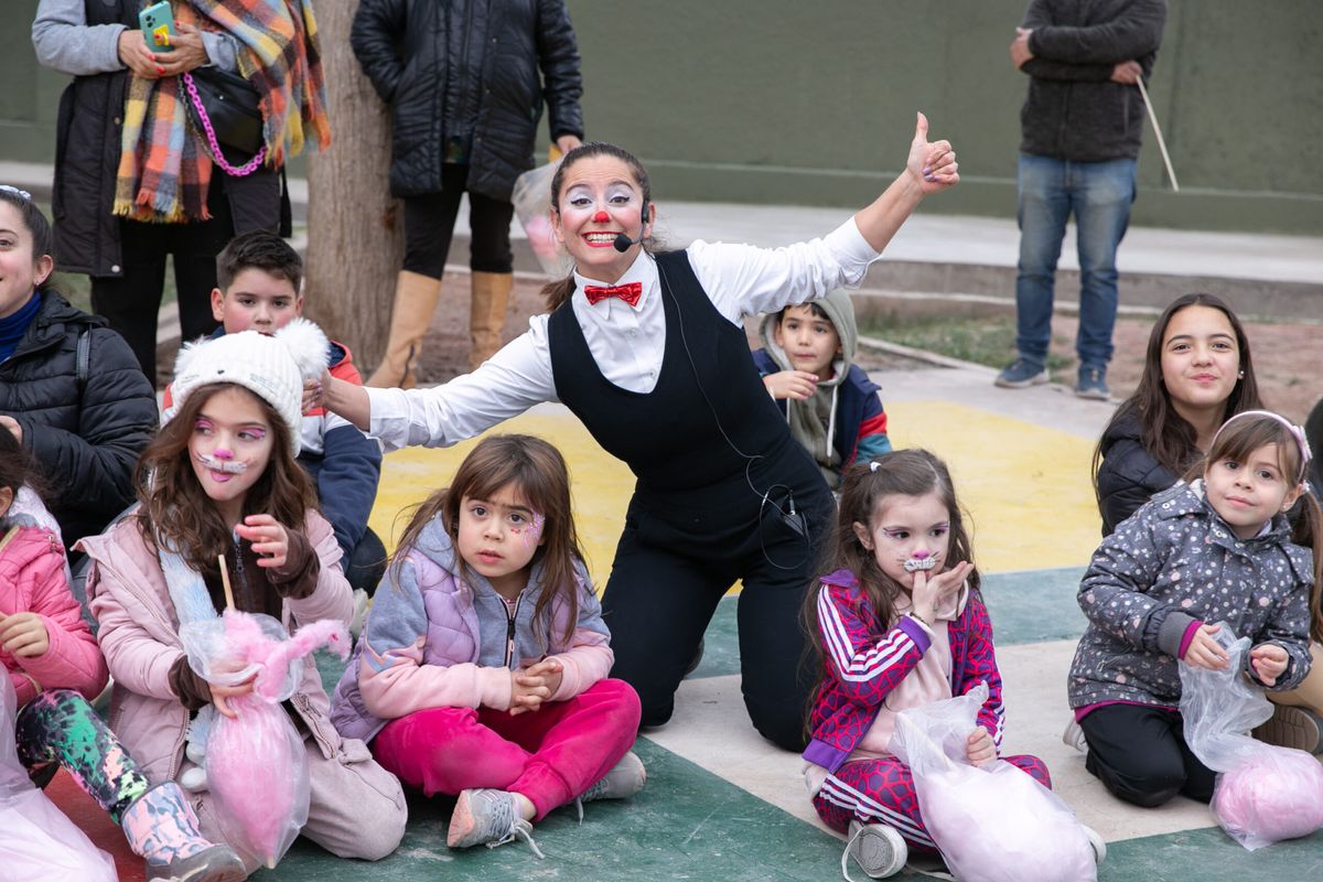 La plaza Los Constituyentes está en la Sexta Sección. La plaza Los Constituyentes está en la Sexta Sección.