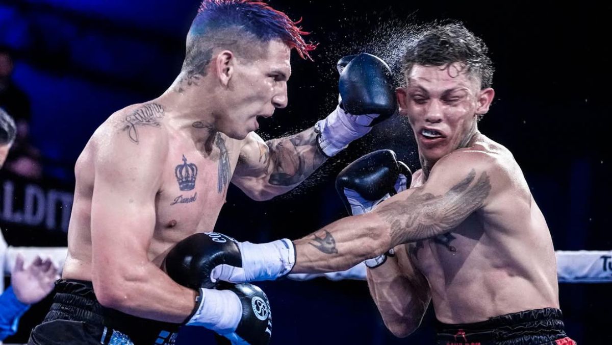 L&aacute;zaro Noria anticipa con un gancho de izquierda la arremetida de Gonzalo Bajinay.