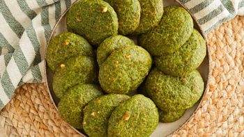 Qué llevan los Buñuelos de acelga sin fritura ni harina: la receta para sumar a la dieta y adelgazar rápido Qué llevan los Buñuelos de acelga sin fritura ni harina: la receta para sumar a la dieta y adelgazar rápido