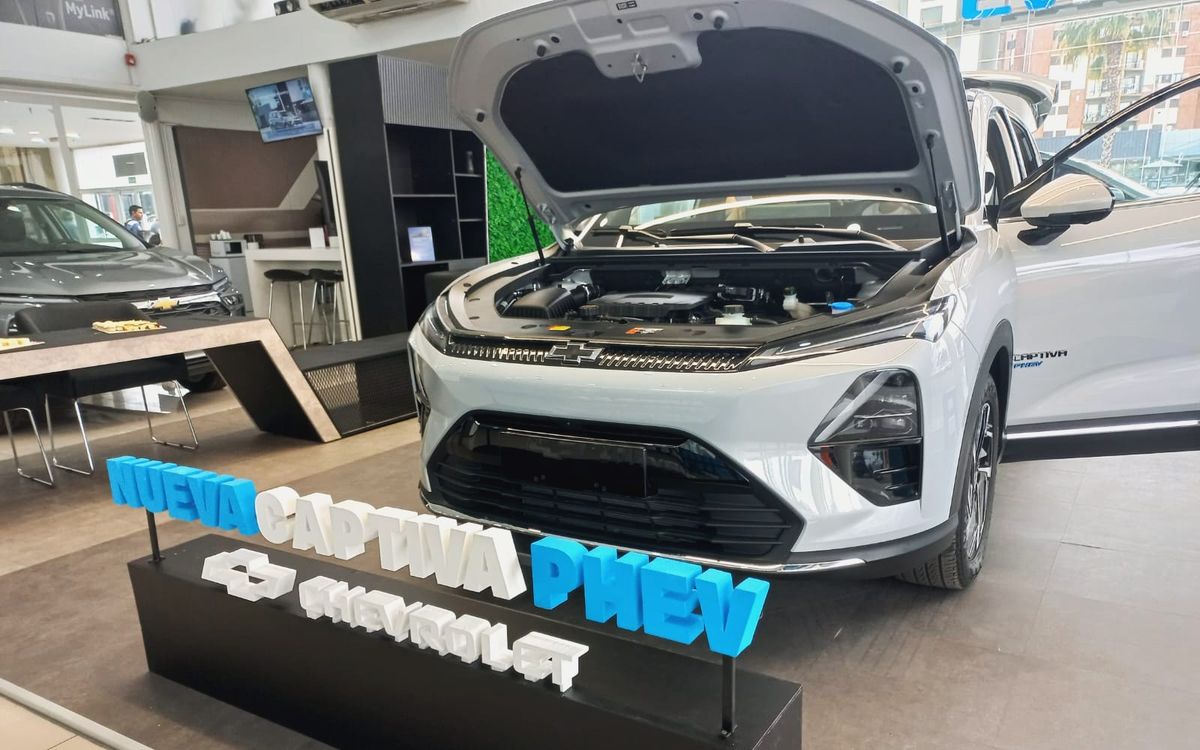 La Chevrolet Captiva PHEV 2026 incorpora motor naftero 5 L más motor eléctrico de alta eficiencia.