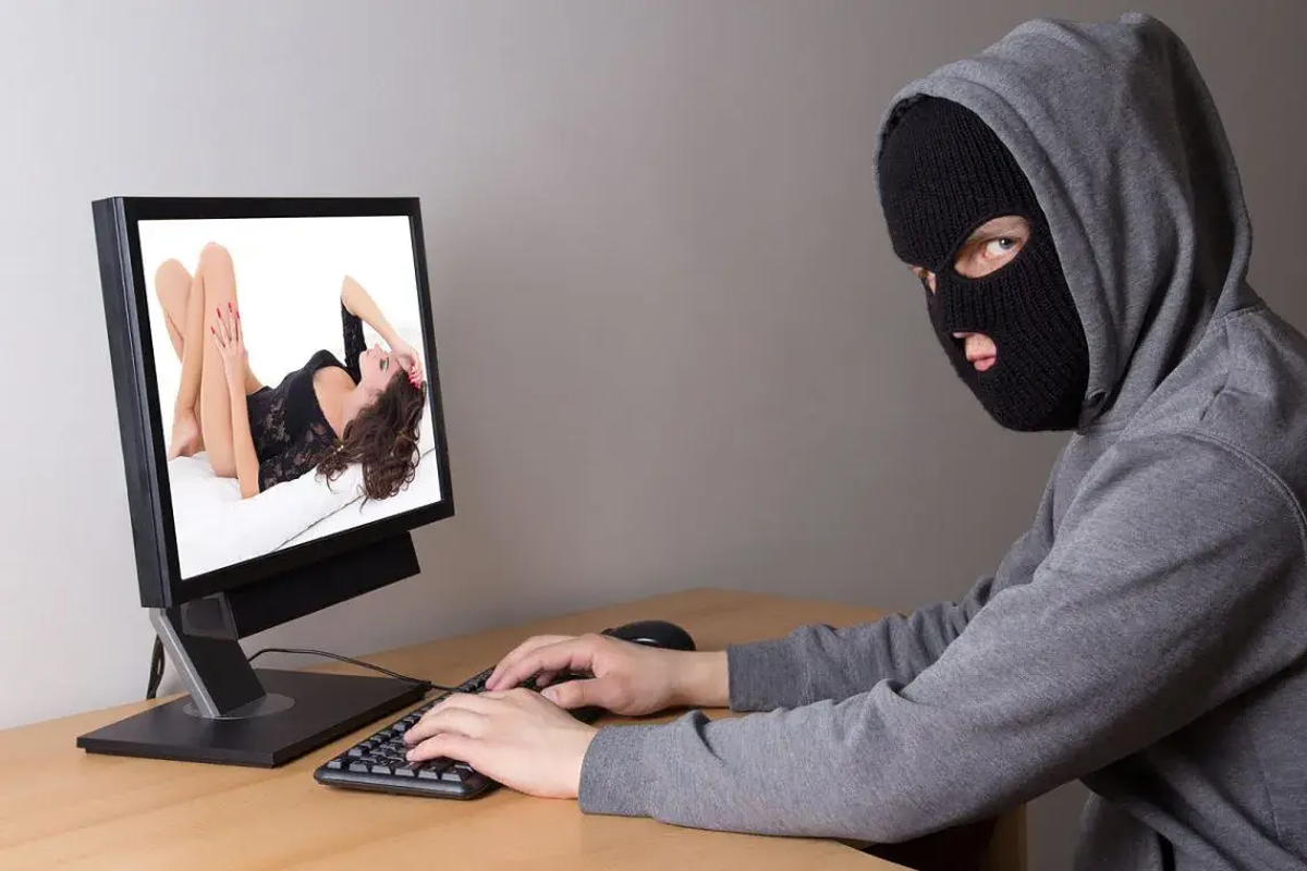 Delitos sexuales virtuales. Una estudiante de medicina es acosada permanentemente en las redes sociales con fotos falsas de su cara. Delitos sexuales virtuales. Una estudiante de medicina es acosada permanentemente en las redes sociales con fotos falsas de su cara. 