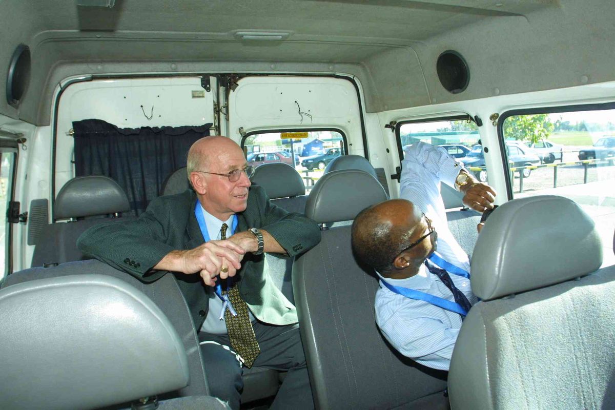 Bobby Charlton llegó a Mendoza con el célebre Edwin Moses Bobby Charlton llegó a Mendoza con el célebre Edwin Moses