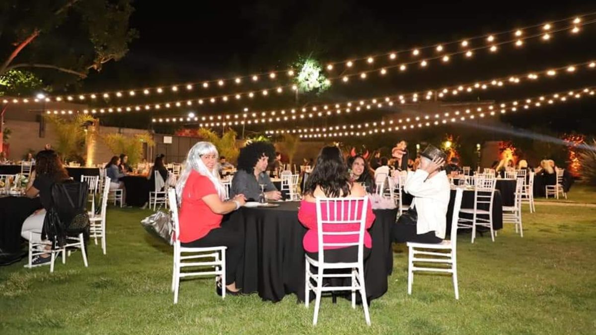 La reconversión de los salones de fiestas en restaurantes han tenido poco éxito en su mayoría. Algunas excepciones se deben a buenas estrategias de marketing, como por ejemplo hacer fechas temáticas, como Halloween u otras.